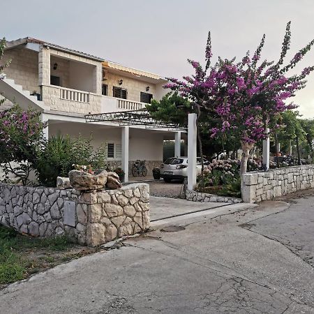 Apartments Zile Sućuraj Exterior foto