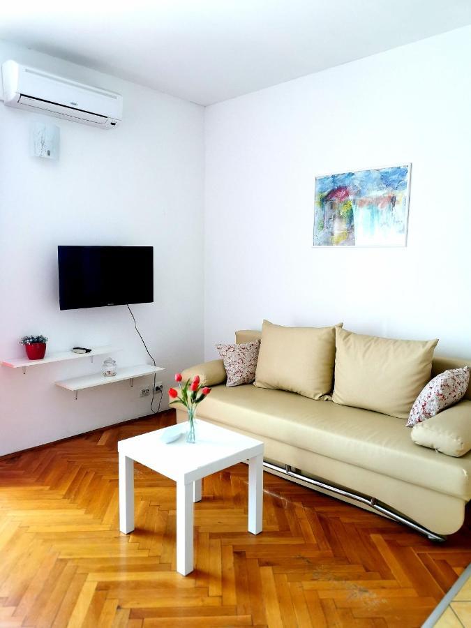 Apartments Zile Sućuraj Exterior foto